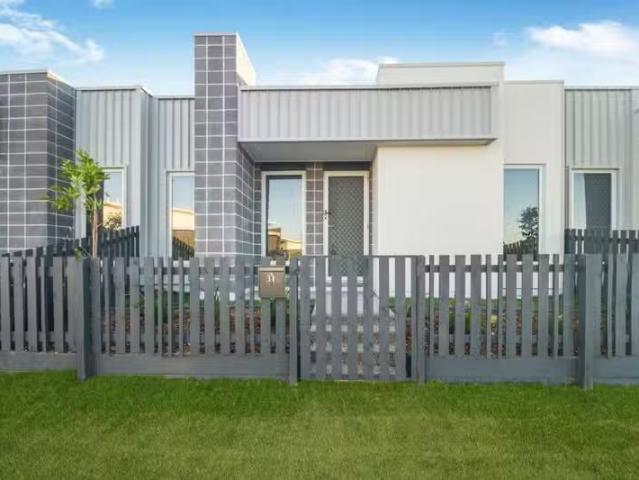 31 Basalt Drive, YARRABILBA, QLD 4207 House for Rent