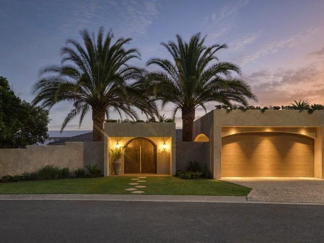 31 Beaconsfield Drive, BURLEIGH WATERS, QLD 4220