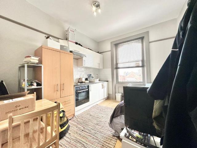31 Belsize Avenue, London NW3 Studio to rent £1,000 pcm £231 pw