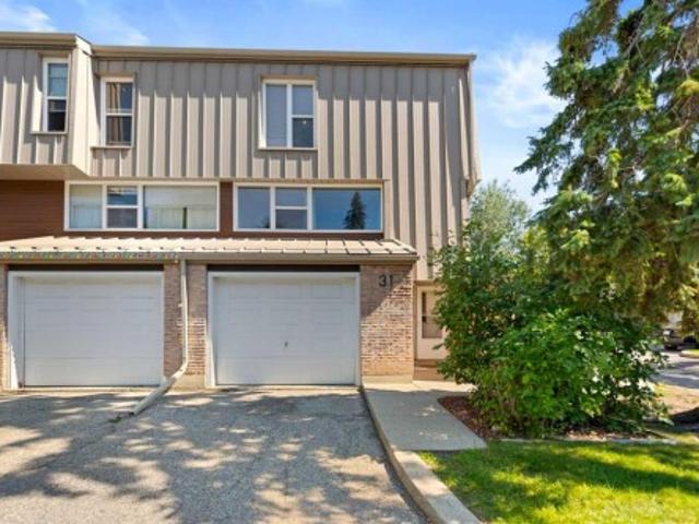 31 Brae Glen Court Sw, Calgary, AB, T2W 1B6 townhouse for sale | Listing ID A2340 | Royal LePage