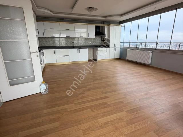 3+1 Cam Balkonlu Doğalgaz Kombili Geniş Oturum Caddeüstü Kiralık
