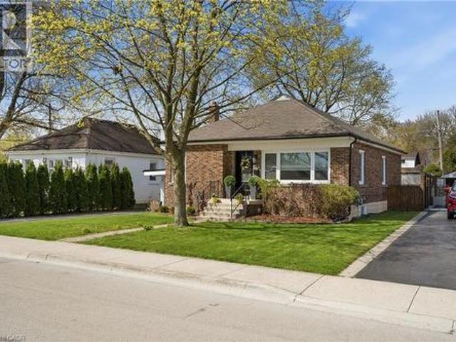 31 Cameron Avenue, Dundas, ON, L9H 1P6 house for sale | Listing ID 40865 | Royal LePage