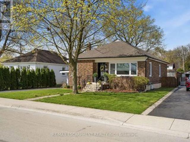 31 Cameron Avenue, Hamilton, ON, L9H 1P6 house for sale | Listing ID X13820 | Royal LePage
