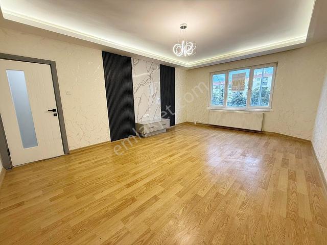 3+1 Cadde Üzeri Ön Cephe Mega Lüx Full Yapılı 1.kat 125m²