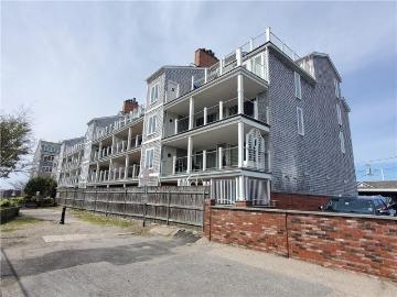 31 Coddington Wharf APT 27, Newport, RI
