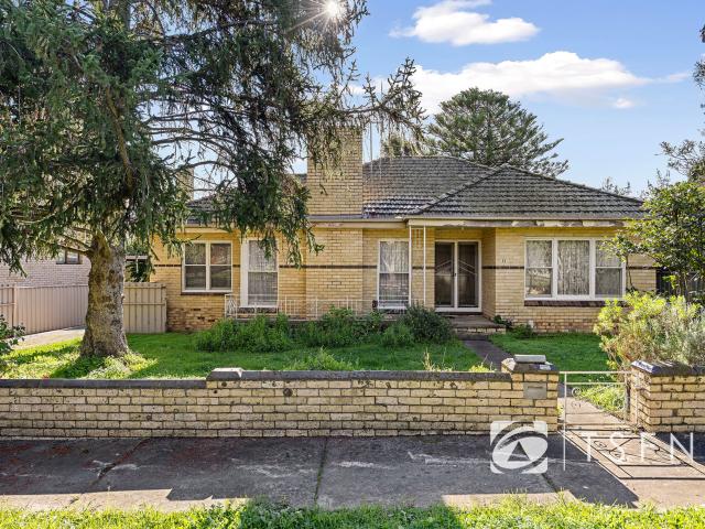 31 College Crescent, Flora Hill, Australia