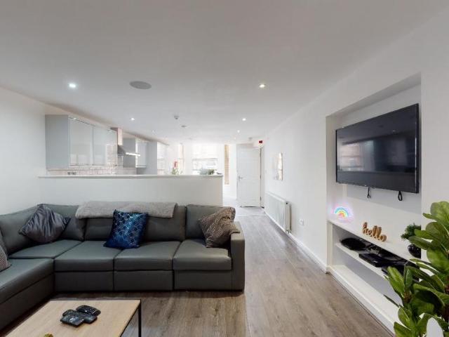 31 Croxteth Grove, Liverpool L8 7 bed house to rent £4,550 pcm £1,050 pw