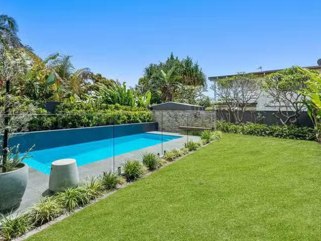 31 Dawn Parade, Miami, QLD 4220
