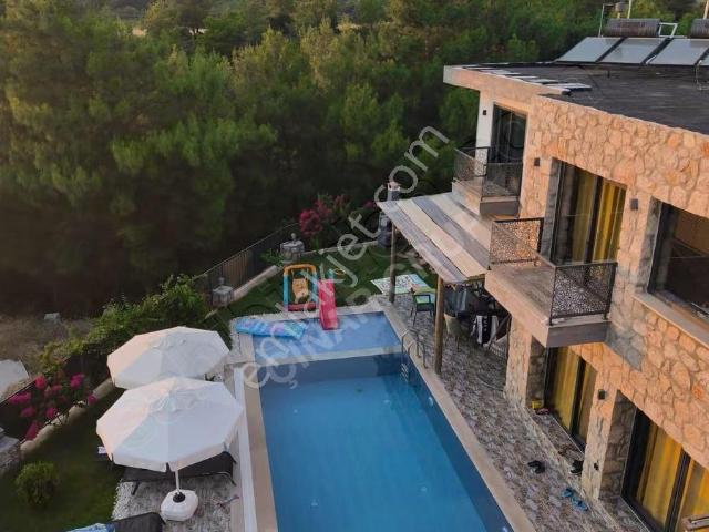 3+1 Deniz Manzaralı Villa Aydan Aya Ödemeli