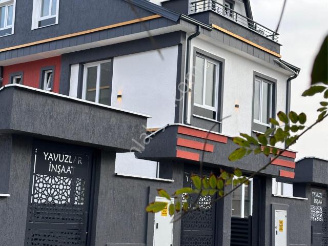 3+1 Deniz Manzaralı Geniş Bahçeli Villa!
