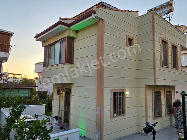Denize 2. Sıra, Deniz Kenarında 55 M² Hakkı Bulunan, 350 M² Bahçeli 3+1 Villa