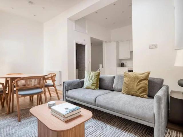 31 Ennismore Mews, London, SW7 1AP, United Kingdom | 2 bed apartment for rent #164723008 | Rentberry