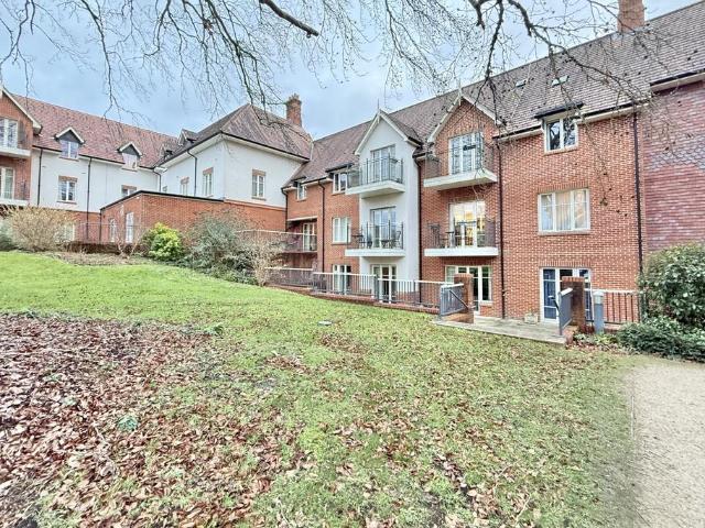 31 Garnier Drive, Retirement Village 1 bed retirement property to rent £1,750 pcm £404 pw