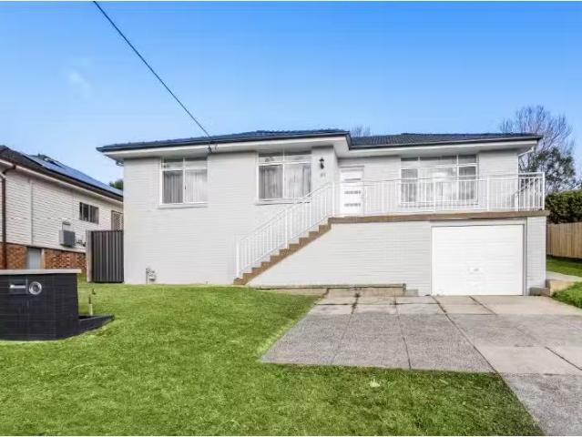 31 Gibsons Road, FIGTREE House for rent Listed by Lauren Cowa.
