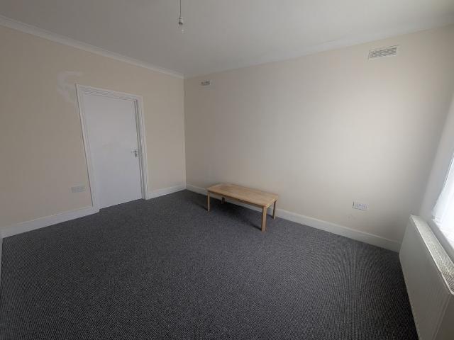 31 Gladstone Road UB2, 2 bed flat to rent, £1,600 pcm | PrimeLocation