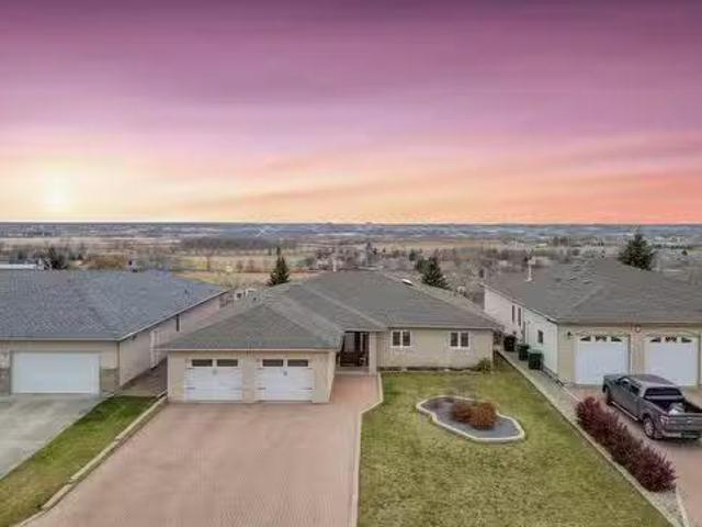 31 Hanbury Place, Brandon, MB, R7A 6V7 Luxury House for sale.