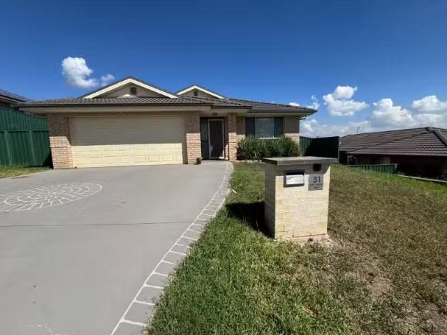 31 Henry Dangar Drive, Muswellbrook House for rent Listed by.