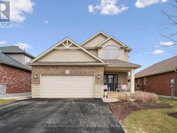 Wellington, Ontario - Office room, Fireplace