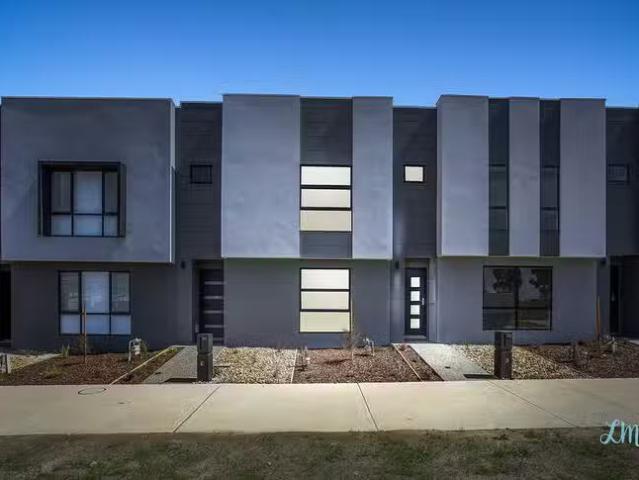 31 Hollywood Drive, Roxburgh Park, VIC 3064