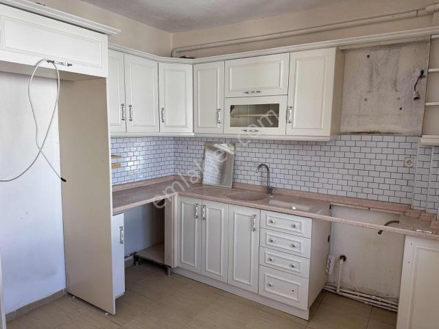 3+1 Kaliteli Sıkıntısız Arakat Doğalgazlı Büyük 3 Balkon Daire