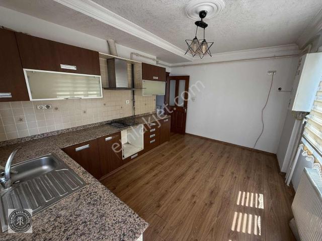 3+1 Kapalı Mutfak Giyinme Odalı Kilerli Hayal Park Yakını Geniş