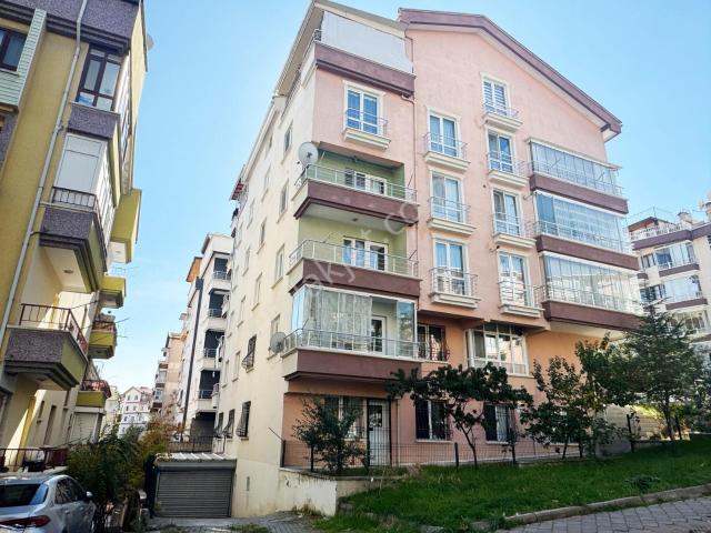 3+1 Kardeşlerde Y.giriş Kat Konumunda 2 Balkon Kök Tapu Acil