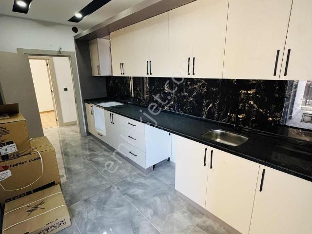 3+1 Katta Tranvay Cadde Üzeri Kelepir Sıfır İskanlı