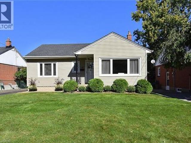 31 Kemp Drive, Hamilton, ON, L9H 2N1 house for sale | Listing ID 40865 | Royal LePage