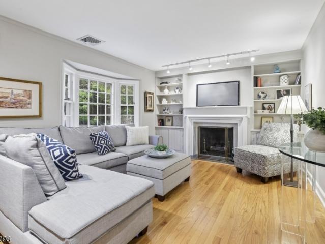 31 Knollwood Ave