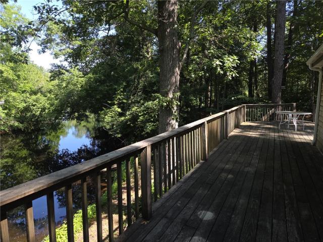 31 Lakeside Drive