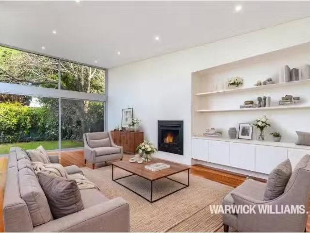 31 Lenore Street, Russell Lea House for rent Listed by Julie.