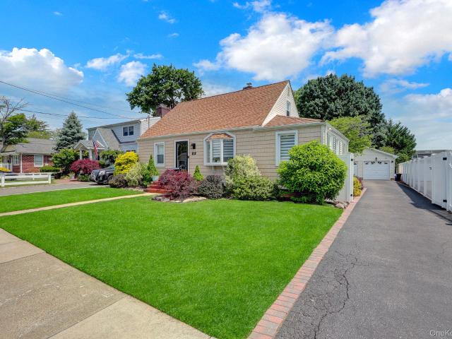 31 Locust Avenue E