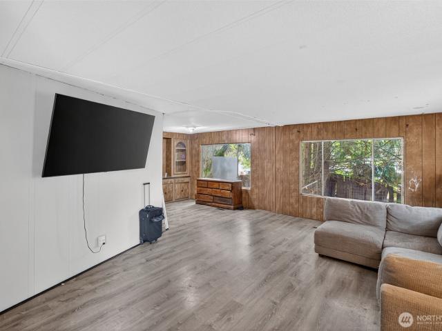 31 Meadow Drive