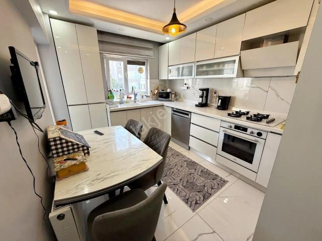 3+1 Metro 5 Dk Ara Kat E.banyo&giyinme Odalı Site İçinde Yapılı