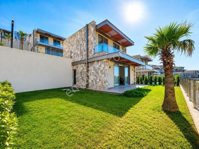 3+1 Müstakil Havuzlu Güvenlikli/havuzlu Site İçi Villa !