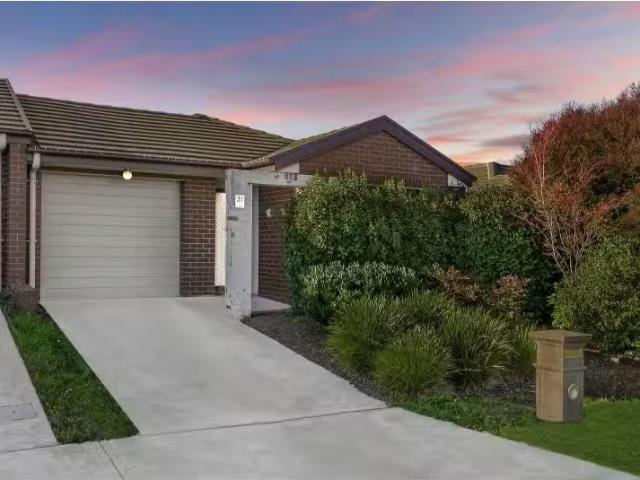 31 Patrick Shaw Street, Casey House for rent Listed by Taye B.