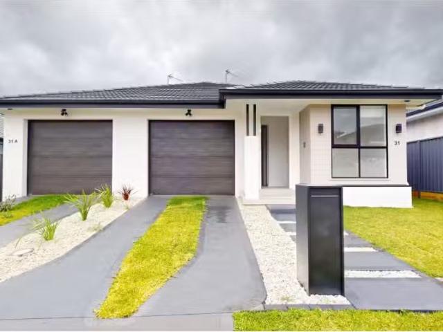 31 Rowcliff Circuit, Lochinvar House for rent Listed by Leah.