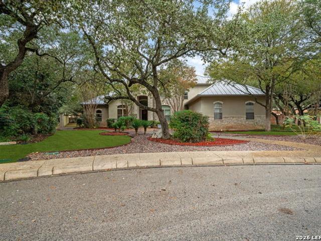 31 Royal Waters Dr