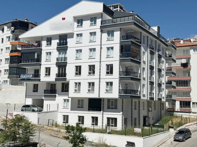 3+1 Sıfır Oturuma Hazır Orta Kat Park Karşısı Ulaşımı Kolay