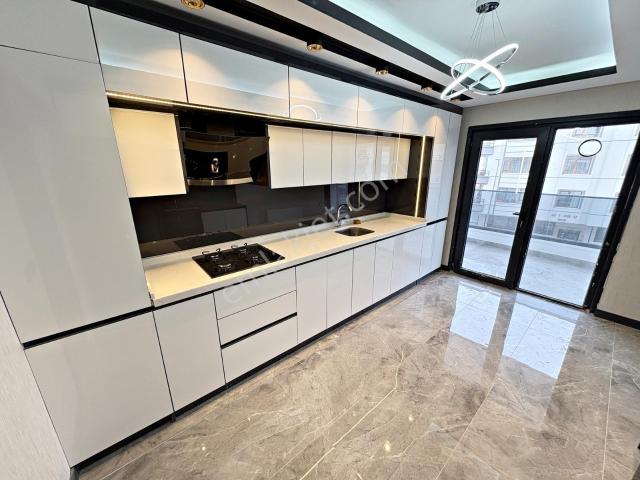 3+1 Sıfır Site İçi Oturuma Hazır Şehir Hastanesine Ulaşımı Kolay