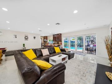 31 SE 12th St, Pompano Beach, FL 33060 | MLS #A12012
