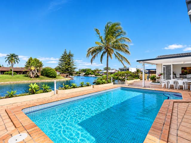 31 Sophie Avenue, BROADBEACH WATERS, QLD 4218