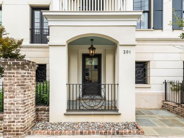31 Smith Street 201