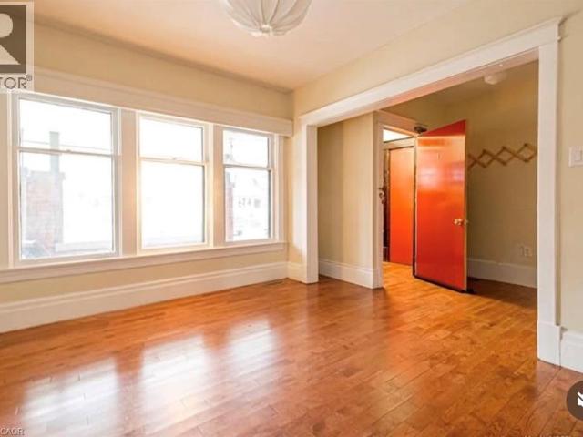 31 ST. CLAIR Avenue, Hamilton, Ontario, L7R3T6