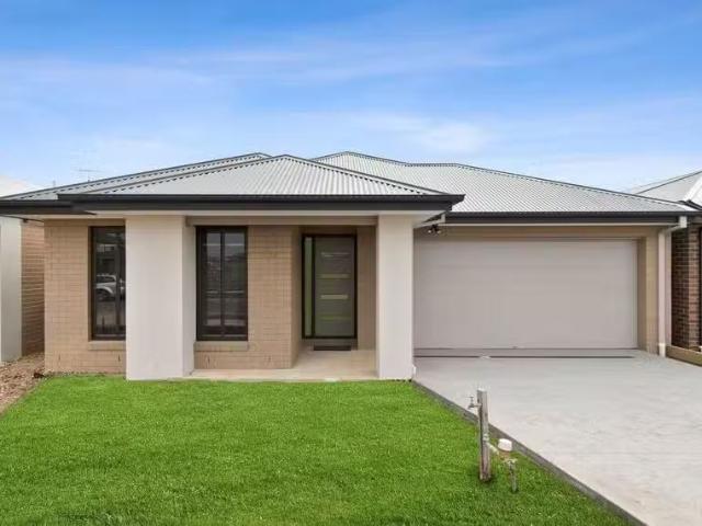 31 Sunlight Circuit, Lara, VIC 3212 House for Rent