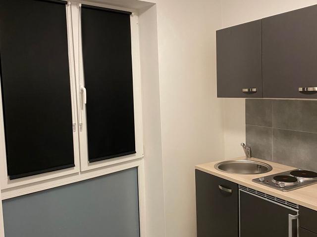 31m² 200M COLOGNE STATION CENTRAL FULL SERVICED KITCHEN BATH WASHING MACHINE HIGHSPEED WIFI, Koln Amsterdam Apartments for Rent