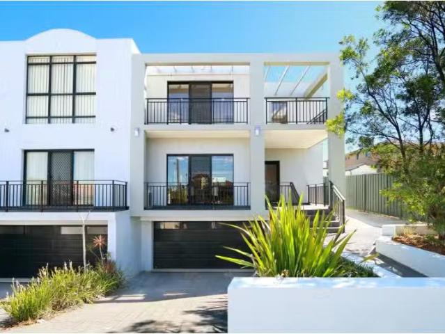 31A Hodge St, Hurstville House for rent Listed by kevin Son.