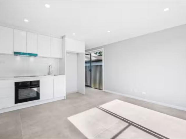 31B Marquesa Crescent, LETHBRIDGE PARK House for rent Listed.