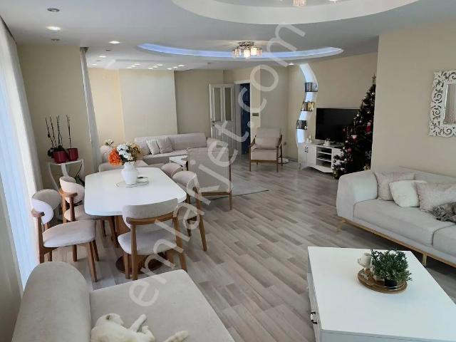 3+1barajyolu 15 14katı Blv Üzeri 11 15yaş Hasarsız 2banyo 210m2 Dgaz Kap.mutfak A.k Otopark Full+ful