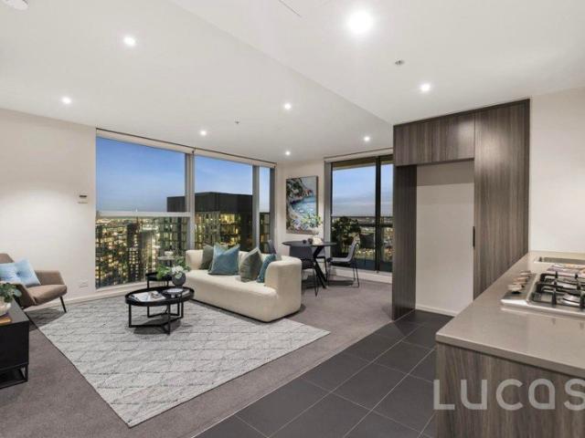 31ST FLOOR SKY HOME WITH SWEEPING CITY & HARBOUR VIEWS